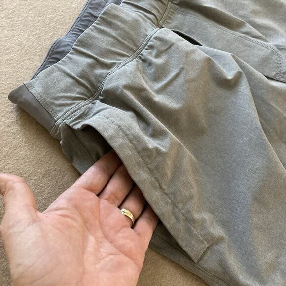 LULULEMON Men’s Pace Breaker Shorts 10 " Sz M Lined Gray Drawstring Gym Stretch - Picture 3 of 10